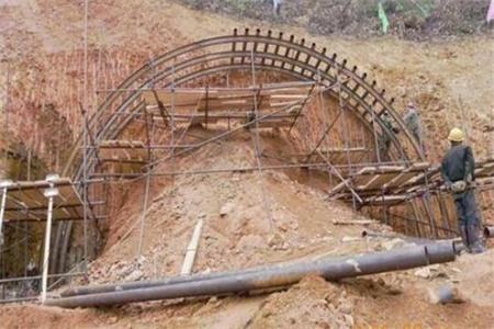 志仲镇钢花管锚杆施工